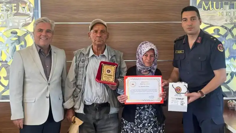 Yaşlı Çiftin İnanılmaz Bağışı: Tek Evi Jandarmaya Verdiler
