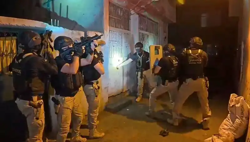 İstanbul’da DAEŞ’e Yönelik Operasyonda 18 Kişi Gözaltına Alındı!