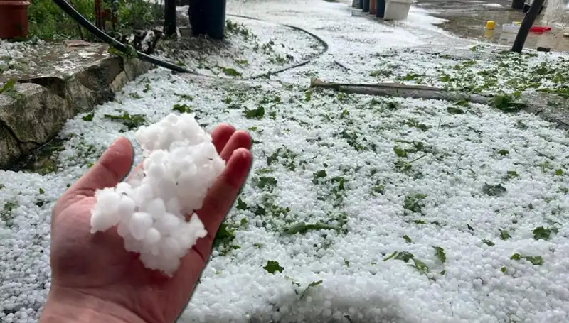 Haziran Ayında Beklenmedik Dolu yağışı: Beyaz Bir Manzara Oluşturdu!