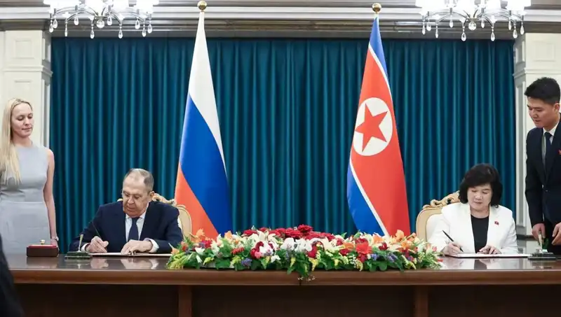 Lavrov'un Kuzey Koreli Mevkidaşıyla Görüşmesi: Stratejik İttifakın Yeni Boyutları