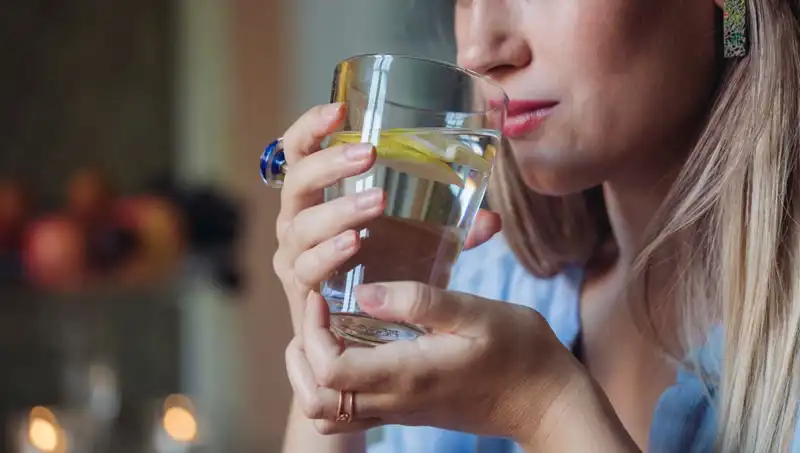 Harvardlı Uzmandan Limonlu Su Açıklaması: Gerçekten Sağlık İçin Faydalı mı?