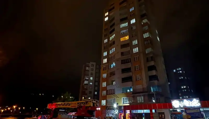Yıldırım Düşmesiyle Apartman Çatısında Yaşanan Olaylar