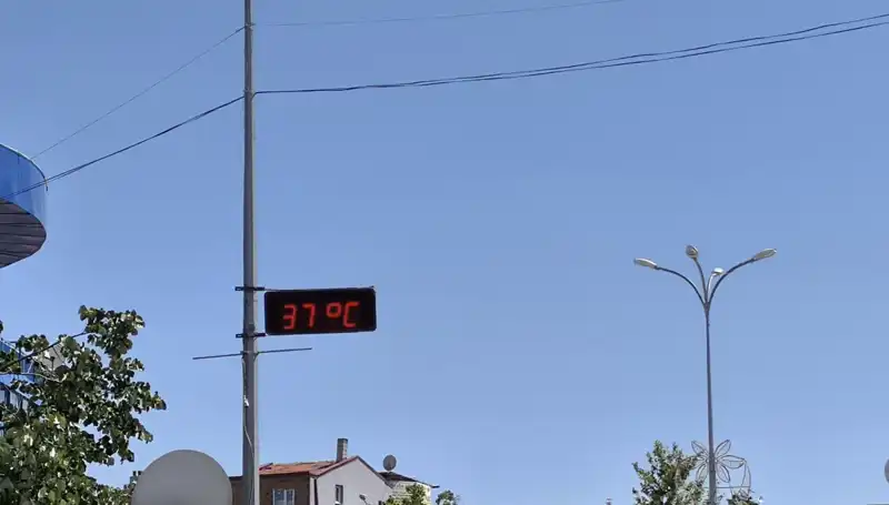 Sıcak Hava Dalgası, İlçede Termometreleri 38 Dereceye Çıkardı