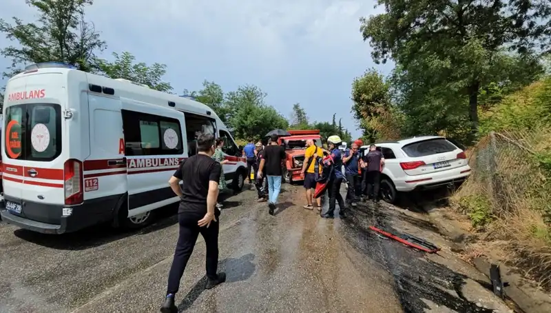 Sakarya'da Kamyonet-Cip Çarpıştı: 4 Çocuk Yaralandı!