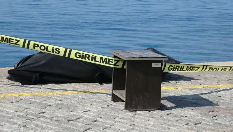 Falezlerin Arasında Bulunan Erkek Cesedi, Gizemi Derinleştiriyor