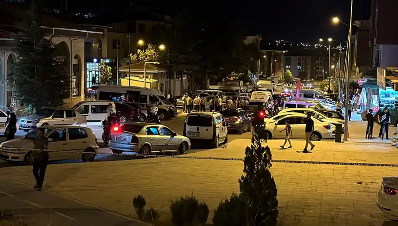 İki Aile Arasındaki Kavga Sokakları İki Yaralıyla Sarsıldı