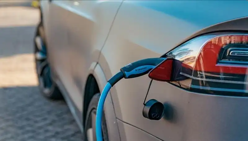 Elektrikli Araç Satışları Düştü: Alıcılar Neden Tereddüt Ediyor?