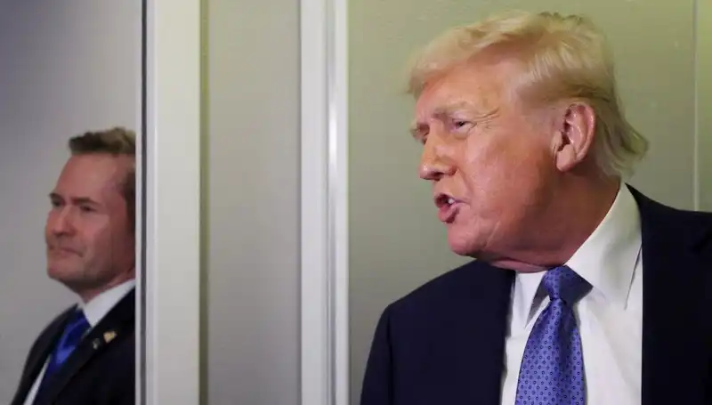 Trump’ın Sürpriz Kararı: Mike Waltz Görevden Alındı, Planlar Sızdırıldı!
