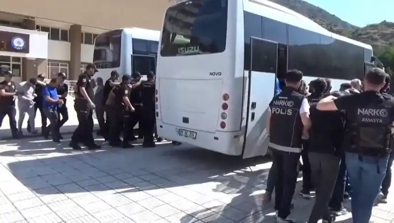 Amasya’da Uyuşturucu Operasyonuyla 13 Kişi Tutuklandı: Ayrıntılar Şok Edici!