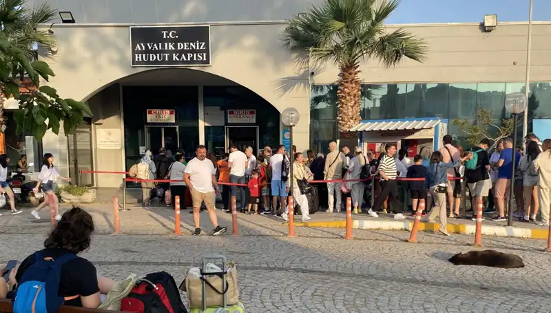 Bayramda Midilli Adası'nda Tatil Cenneti: Yoğun Ziyaretçi Akını