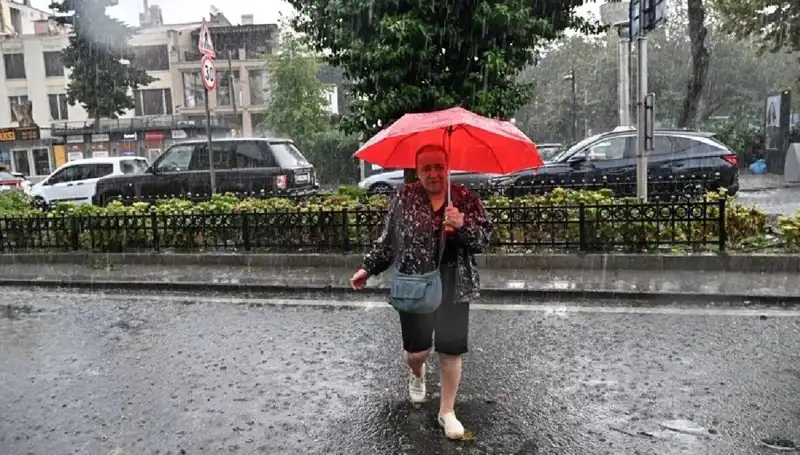 Yurdun Batısında Şiddetli Yağışlar Kapıda: Sarı Kodlu Uyarı Geldi!