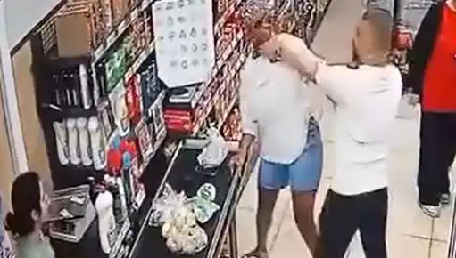 Marketteki Kasa Sırasında Şok Eden Olay: Kadına Çocuk Önünde Saldırdı