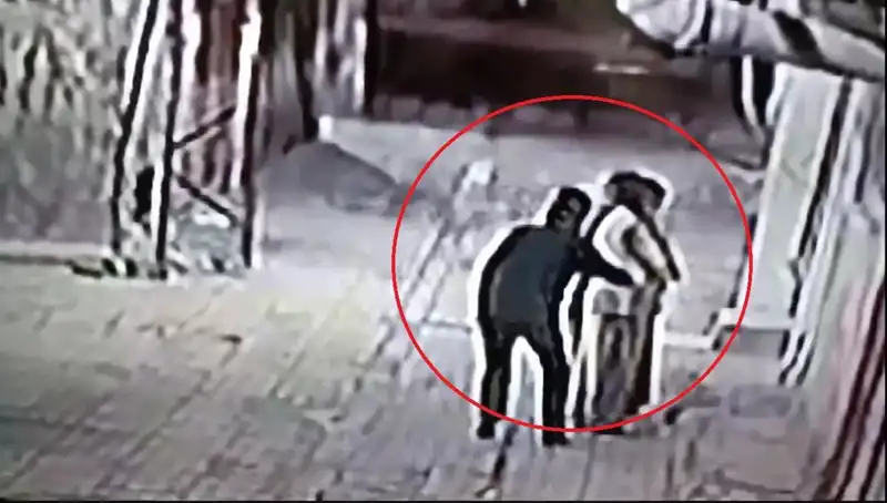 Polis Ekibi, Kapkaççıları Tuzakla Yakaladı: Pazarcı ve Simitçi Kılığına Girdi