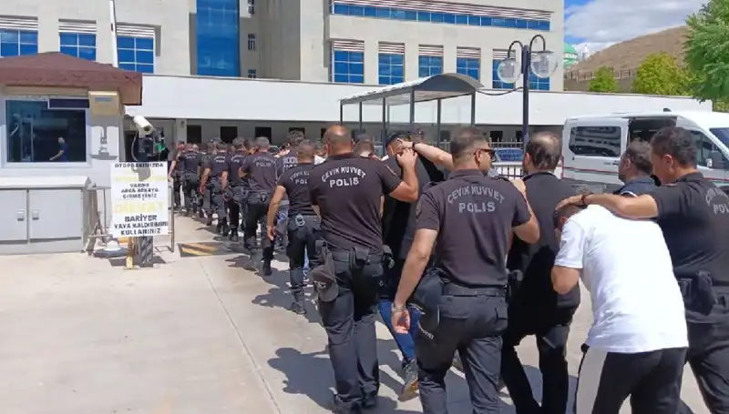 Ankara'da Tehditlerle Haraç Kesen Çeteye Şok Baskın: Avukatlar İçinde!