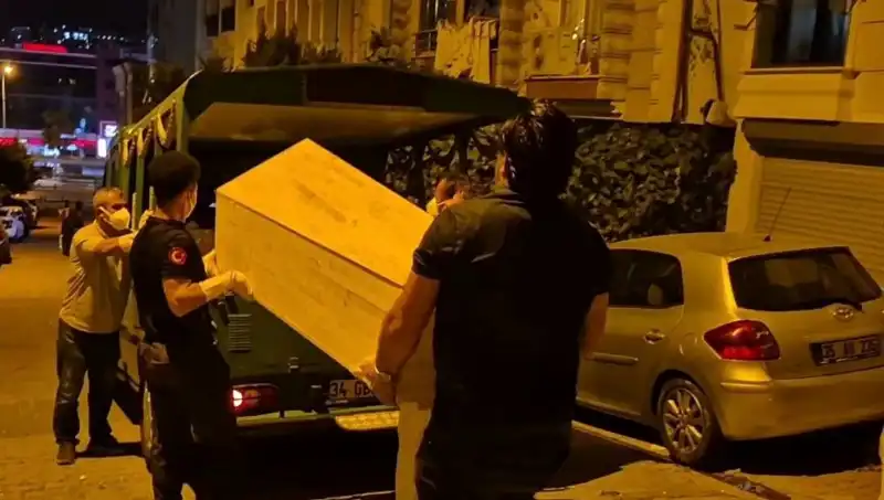 Esenyurt'ta Gizemli Ölüm: Bir Kadın Dairede Bulundu