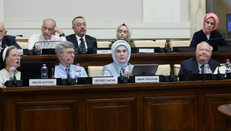 Emine Erdoğan, Vatikan'da "Dünya 5'ten Büyüktür" Dedi: Küresel Adalet Vurgusu