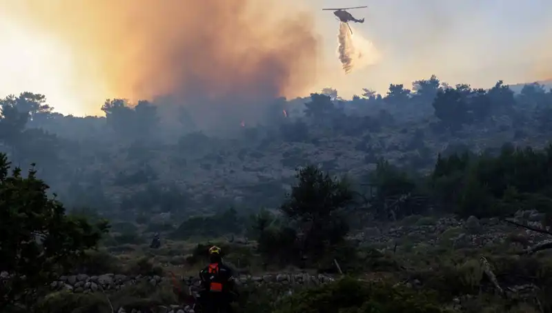 Eğriboz Adası’ndaki Orman Yangını: İki Köy Tahliye Ediliyor