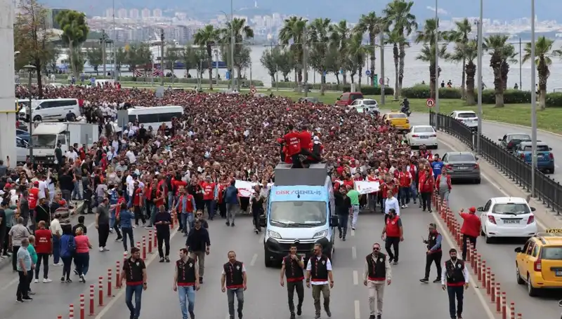 İzmir'de Grev Sona Ermedi: İşçi ve Çalışanların Mücadelesi Devam Ediyor