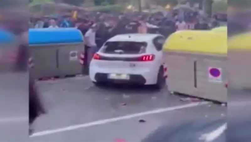 Aracını Taraftarların Arasına Sürdü: 13 Kişi Yaralandı!
