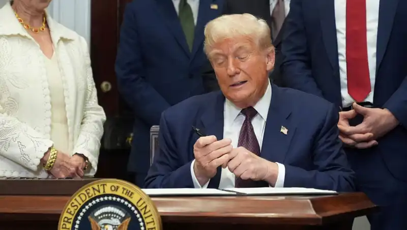 Beyaz Saray'da Şaşalı Dönüşüm: Trump'ın 200 Milyon Dolarlık Projesi