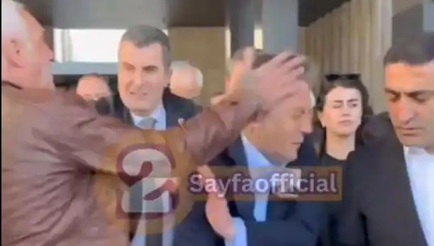Özgür Özel, AKM Çıkışında Saldırıya Uğradı: Siyasi Gerginlikler Yükseliyor