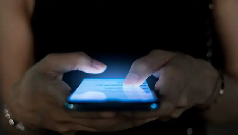 Narsisizm Belirtileri: Sürekli Telefonla Olan İlişkimizin Gizli Anlamı