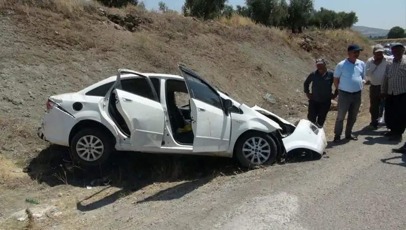 Kilis’te Feci Kazada Bir Araya Gelen Otomobillerde Yaralananlar Var