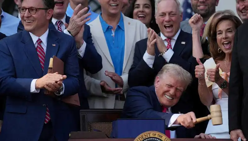 Trump'tan Dikkat Çeken İmza: "Büyük, Güzel Yasa Tasarısı" Nedir?