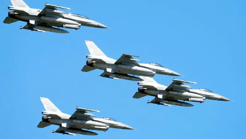 ABD, Ukraynalı Pilotlara 310 Milyon Dolarlık F-16 Eğitimi Verecek