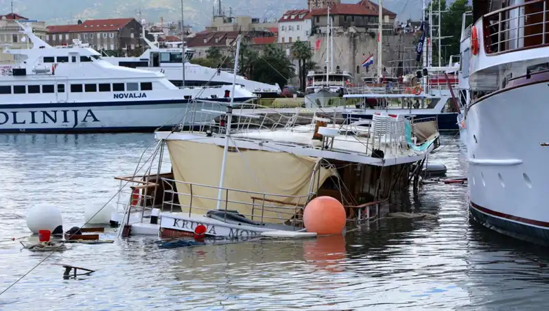 Hırvatistan'da Şiddetli Fırtına: Feribotun Çarptığı Gemiyle İlgili Son Gelişmeler