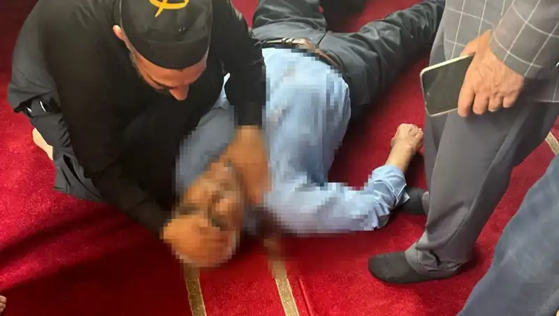 Camide Namaz Kılarken Bıçaklanan Adamın Hikayesi ve Cami Güvenliği Üzerine Değerlendirmeler