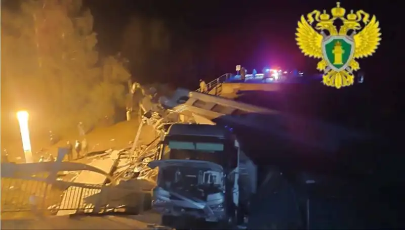 Rusya'da Şok Edici Olay: Tren Üzerine Çöken Köprüde Facia Yaşandı