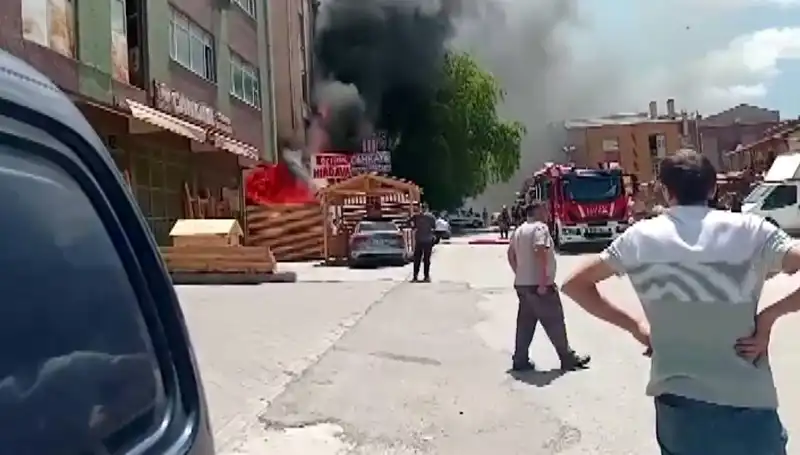 Ankara'da Büyük Yangın: İş Yerleri Kül Oluyor!