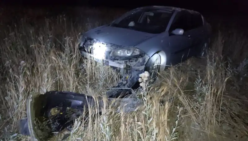 Burdur’da Kontrolden Çıkan Otomobil Tarlaya Uçtu: İki Yaralı Var