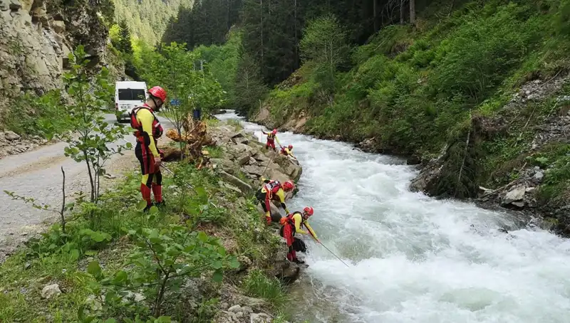 Trabzon’da Dereye Düşen Çocuk İçin Gözler Arama Kurtarma Ekiplerinde