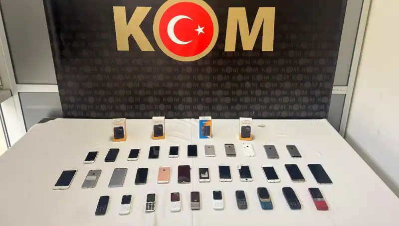 Gümrük Kaçağı 37 Cep Telefonu Ele Geçirildi: Detaylar Açıklandı!