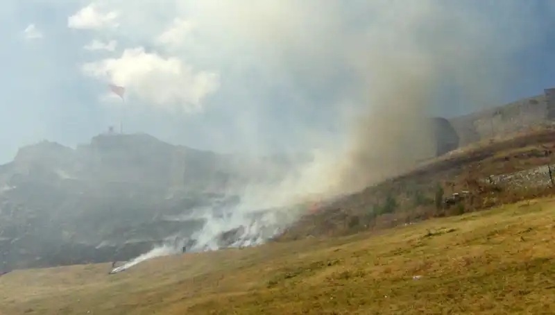 Kars Kalesi'nde Anız Yangını: Korku Dolu Anlar ve Sonrası