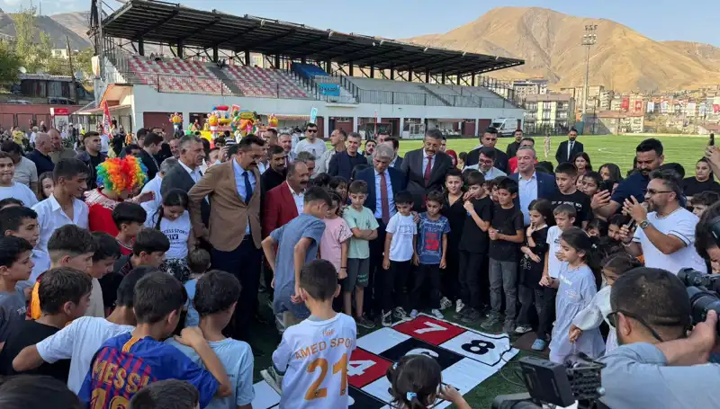 Hakkari'de İlk Kez Gerçekleşen Anadolu Şenliği Coşkuyla Başladı