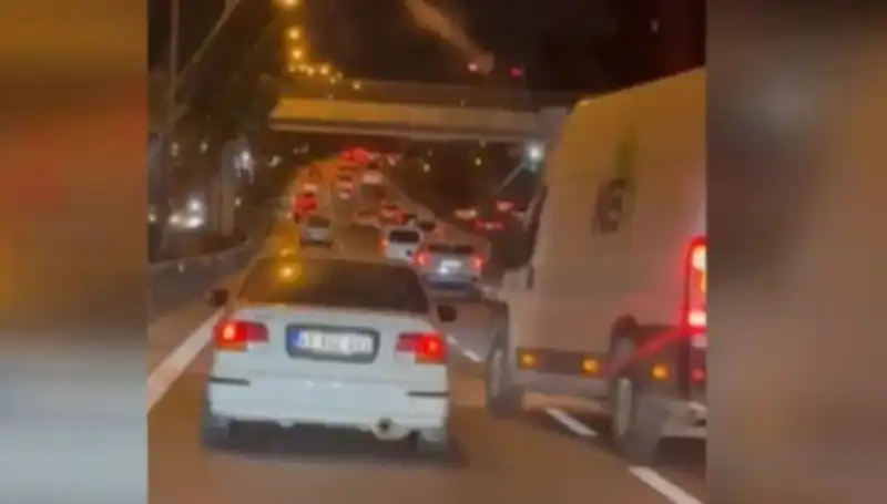Tuzla'da Makas Terörü: Çarpıp Kaçan Sürücüye Şok Tutuklama