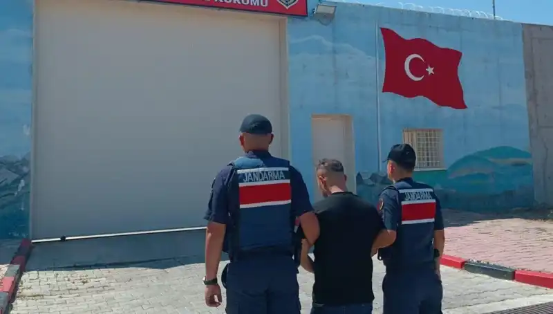 Afyon'da Farklı Suçlardan Aranan 9 Kişi Polisi Sakatladı!